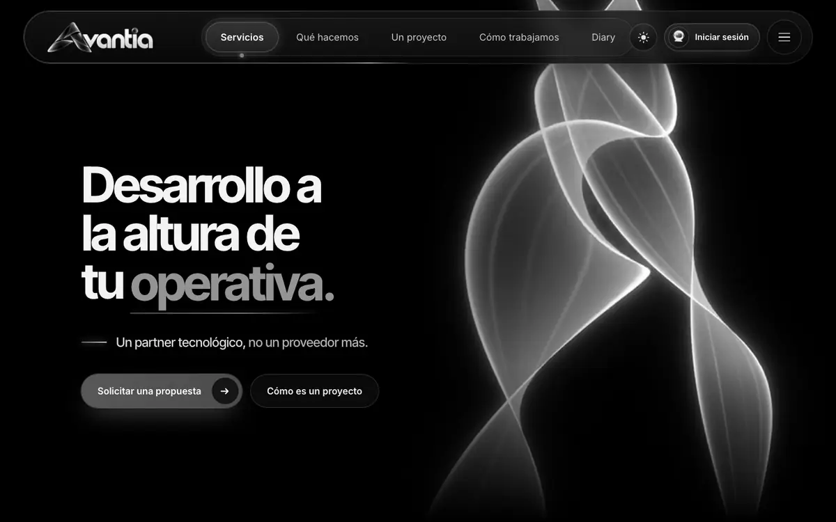 Portada de avantiamedia.com: «Desarrollo a la altura de tu ambición»